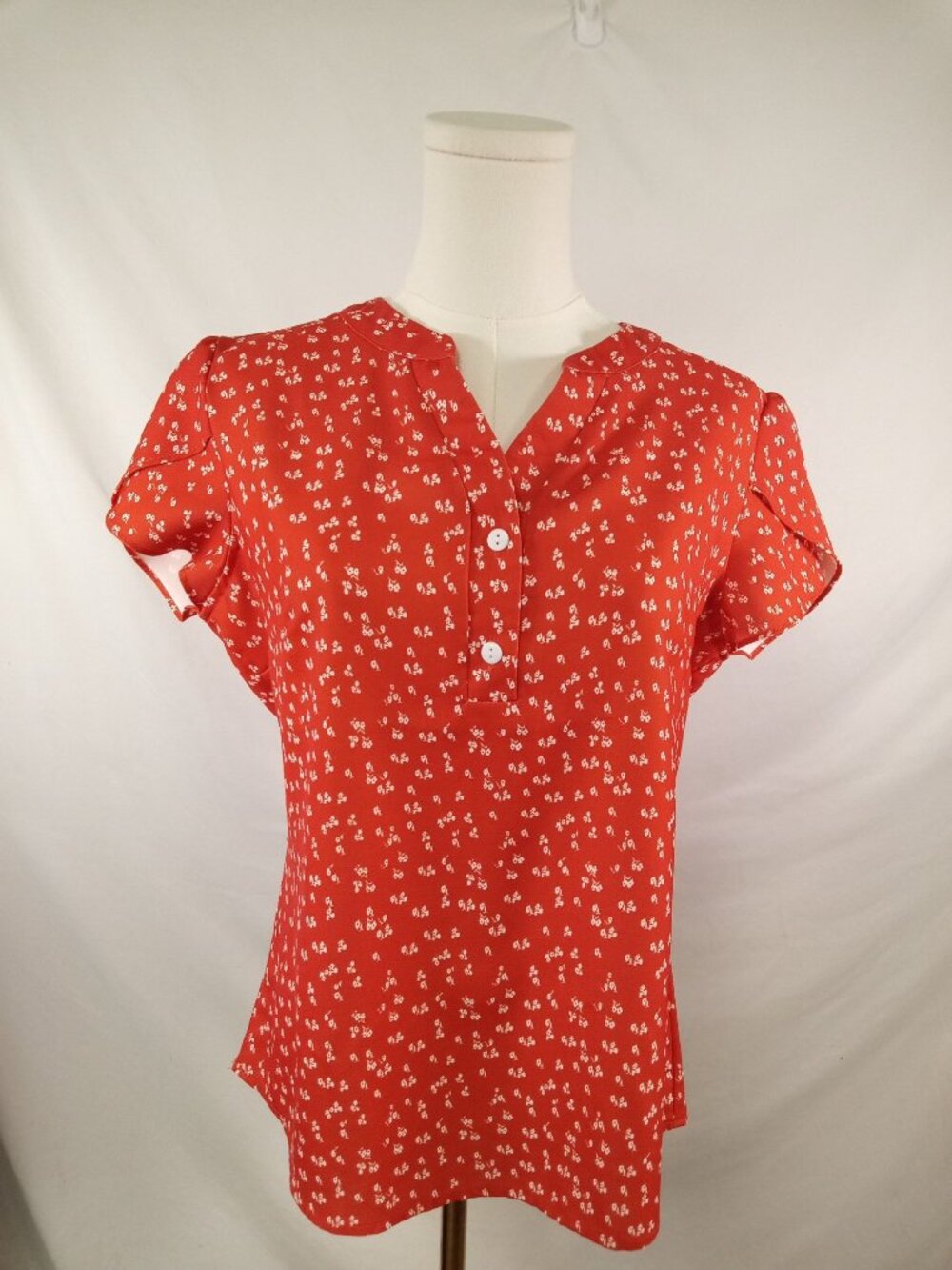 B Women's Coral Floral Short Sleeve Blouse Sz S